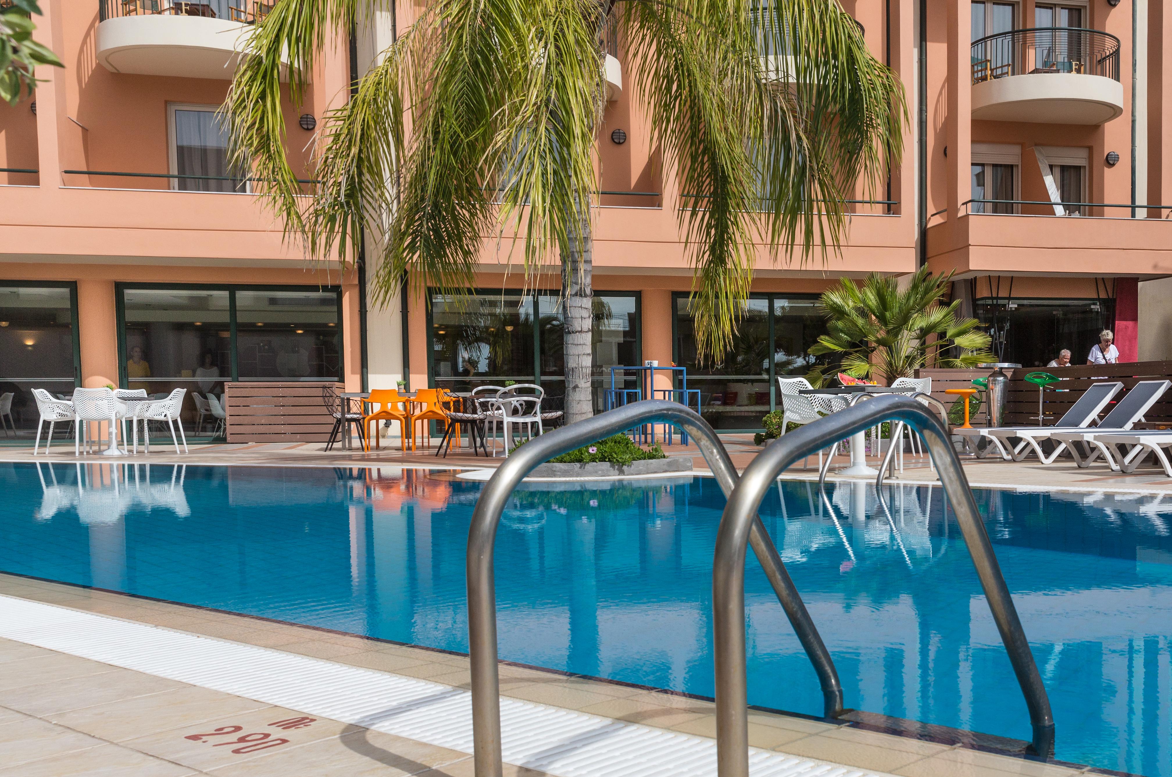 Flisvos Royal Hotel & Suites โตโล ภายนอก รูปภาพ