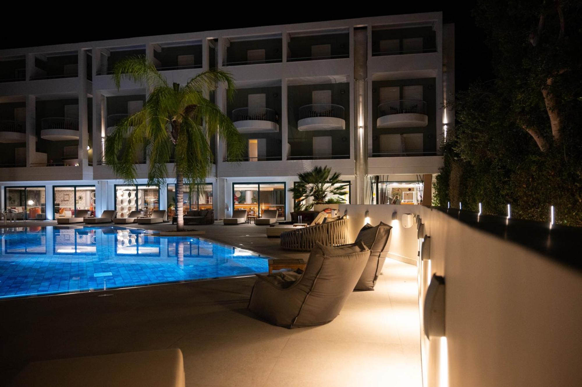 Flisvos Royal Hotel & Suites โตโล ภายนอก รูปภาพ