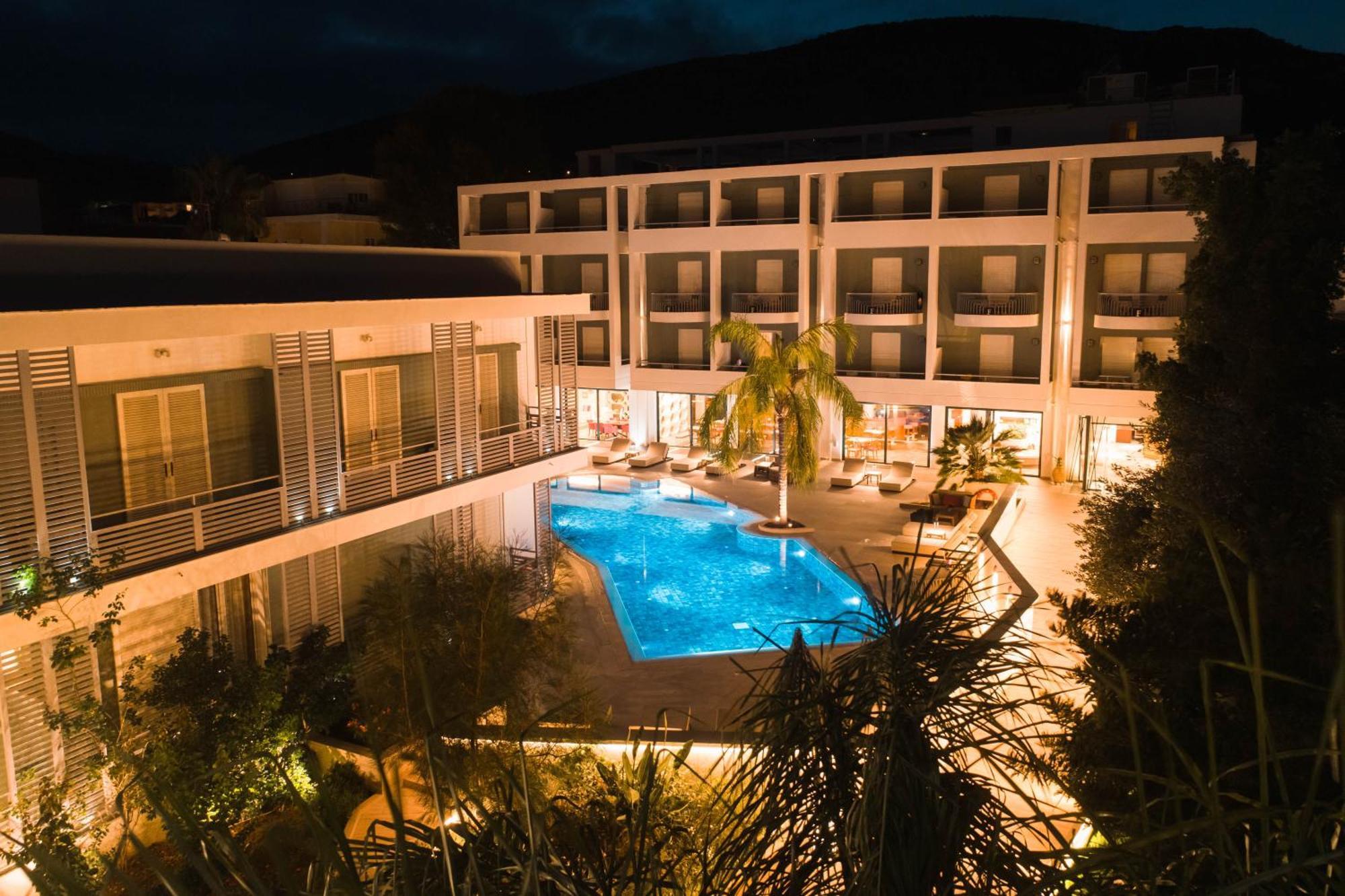 Flisvos Royal Hotel & Suites โตโล ภายนอก รูปภาพ