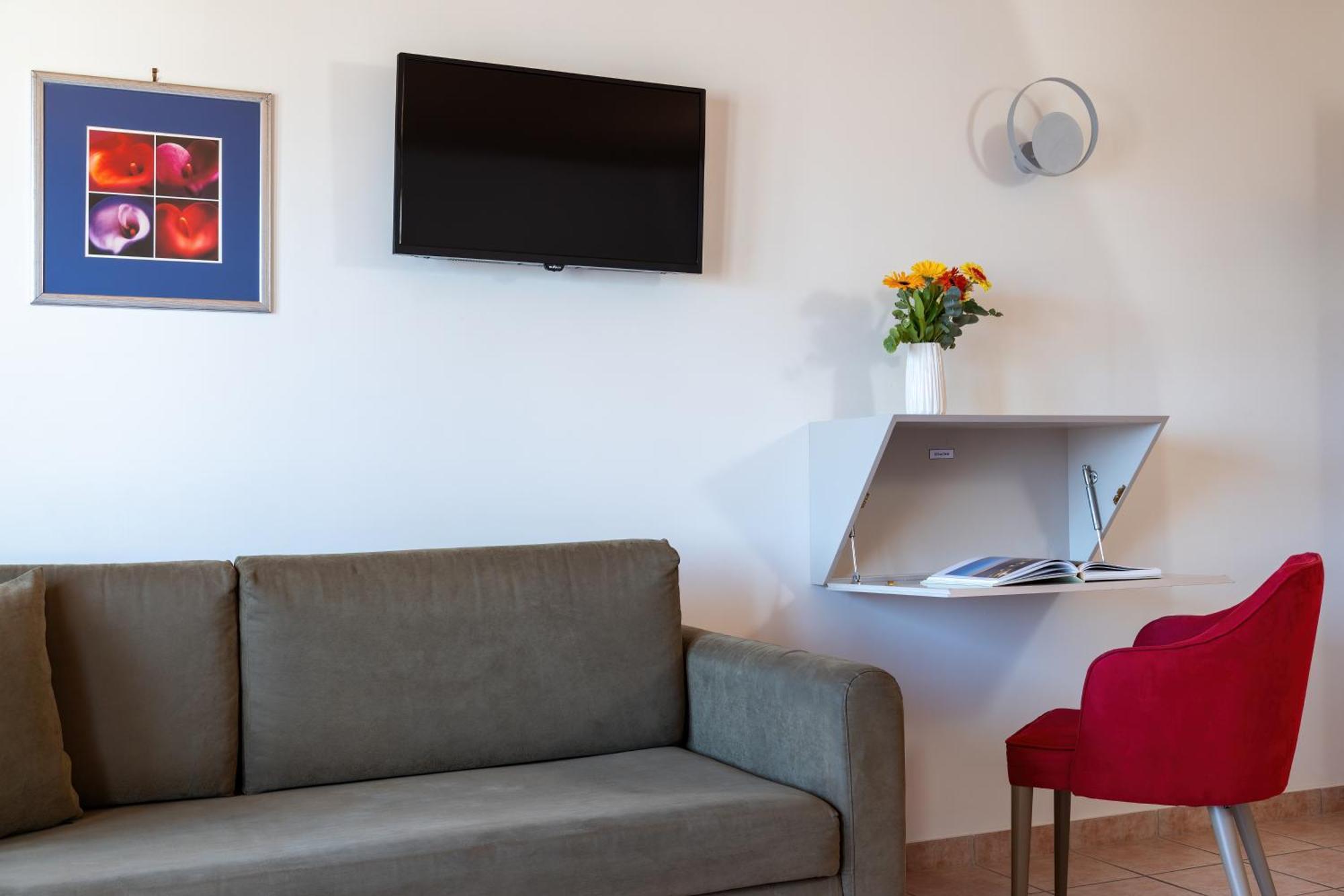 Flisvos Royal Hotel & Suites โตโล ภายนอก รูปภาพ